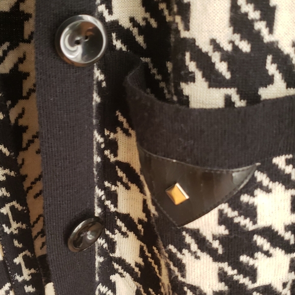 Women's Houndstooth Relaxed Cardigan - Picture 5 of 5
